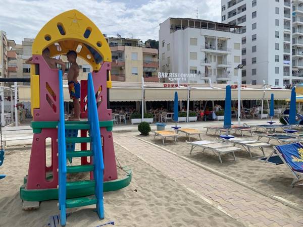 Beachfront apartment Ridi