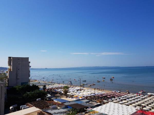 Seaview Apartments Right at The Beach