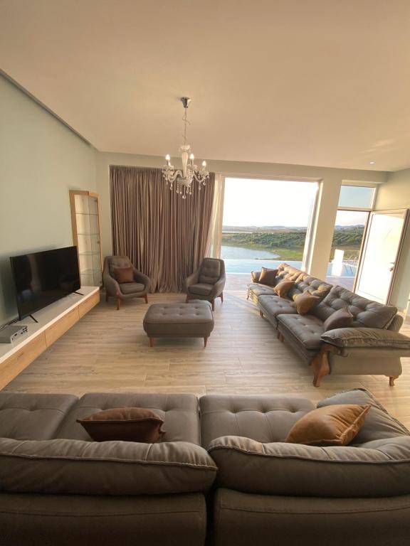 luxury villa swimming pool Gjiri Lalzit