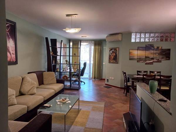 Lovely 1-BR Ap in the best area of the City.