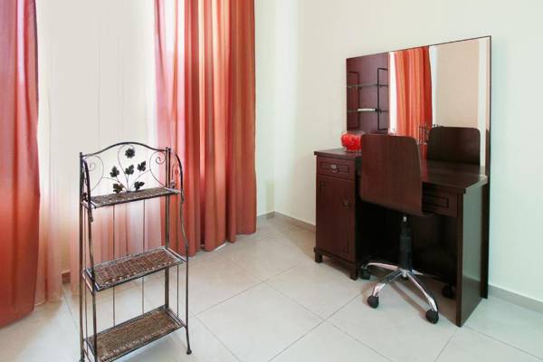 Workspace - 3 Bedroom Apartment in Homey Residence