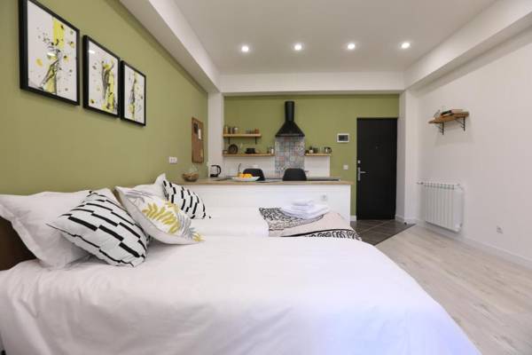 Green Rose Studio - Self Checkin - Garden - BBQ