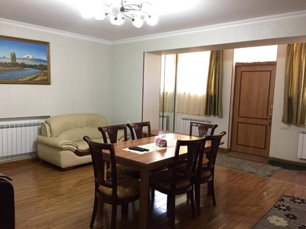 Apartment on Getapnya 74