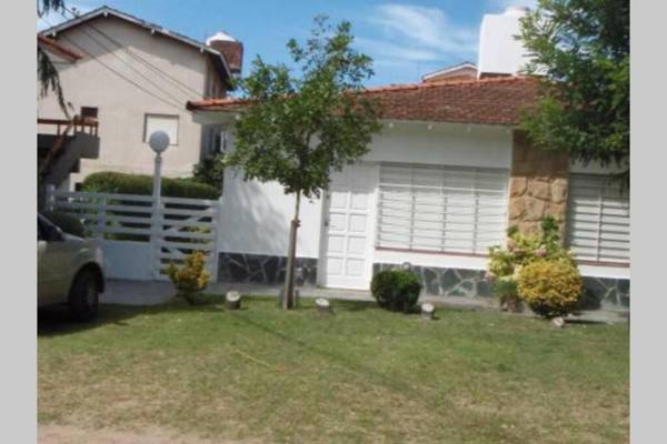 PH a 1 cuadra de la playa 2 amb patio y parrilla