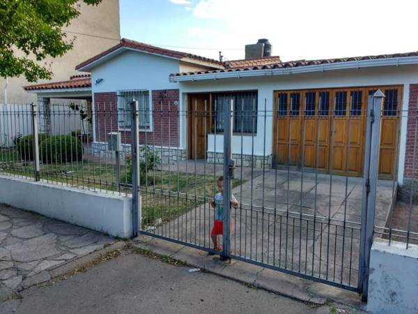 casa a 2 cuadras de costanera carlos paz