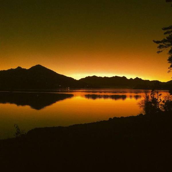 Casa de campo con costa de lago