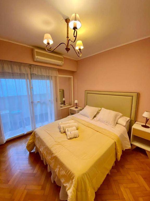 Departamento frente a Iglesia Catedral y Monumento a la Bandera