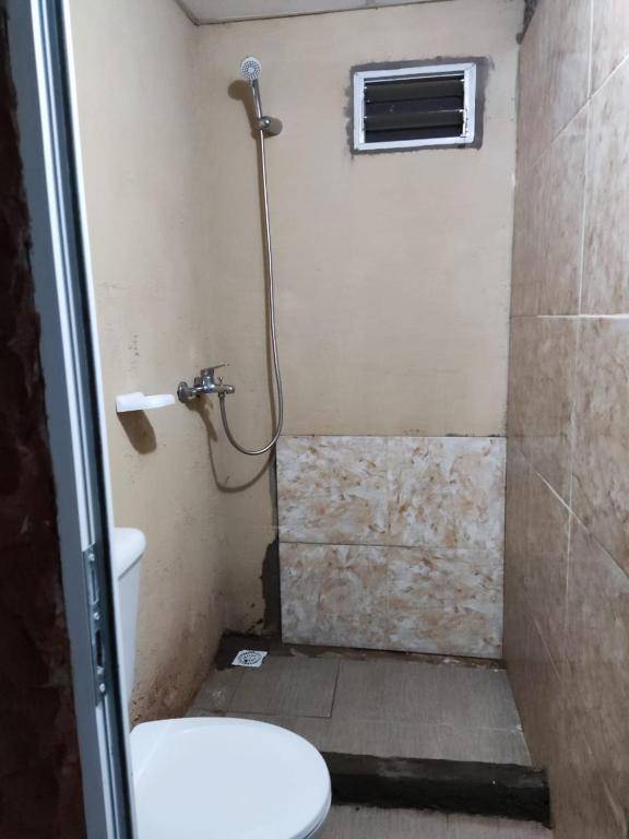 Habitación para 4 o 5 con baño Privado a cerca del Taraguí Rock