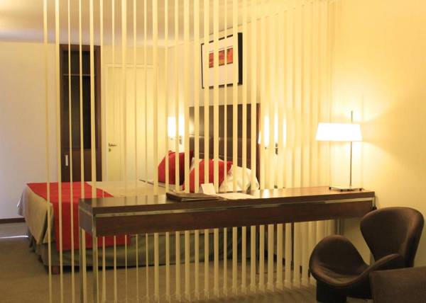 Howard Johnson La Cañada Hotel & Suites