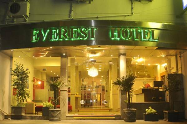 Hotel Everest