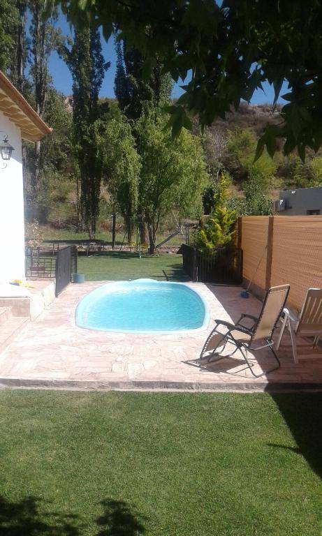 Casa con patio grande y pileta en barrio cerrado