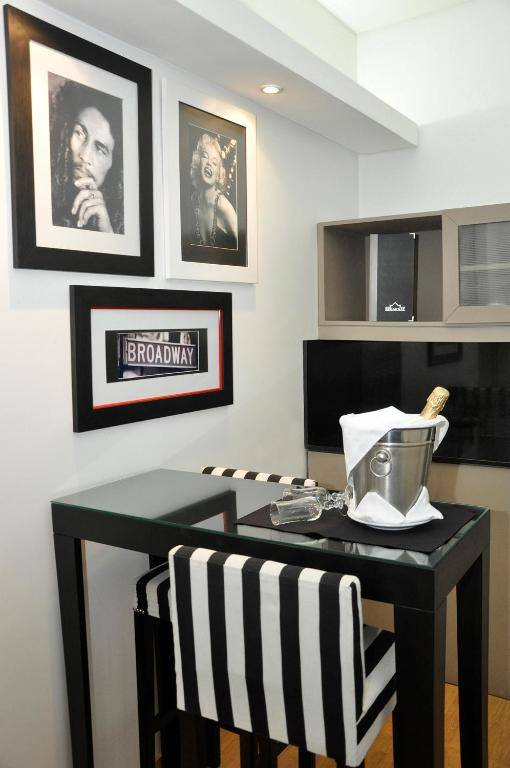 Broadway Hotel & Suites