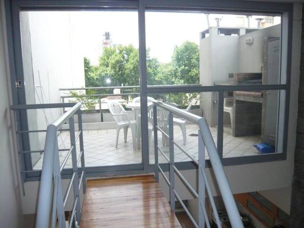 Duplex dos ambientes con terraza propia y parilla