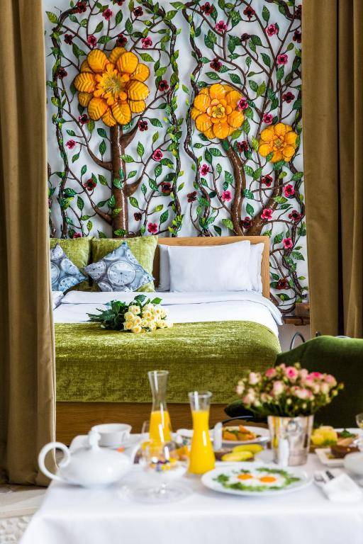 House of Time - Fancy Suites