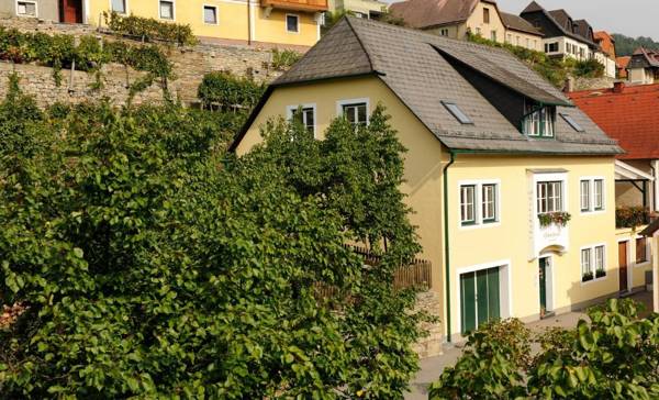 Winzerhof & Gästehaus Bernhard