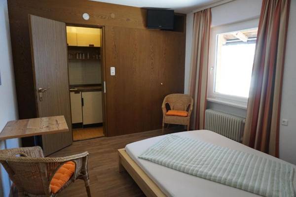 Hotel Pension Tyrol