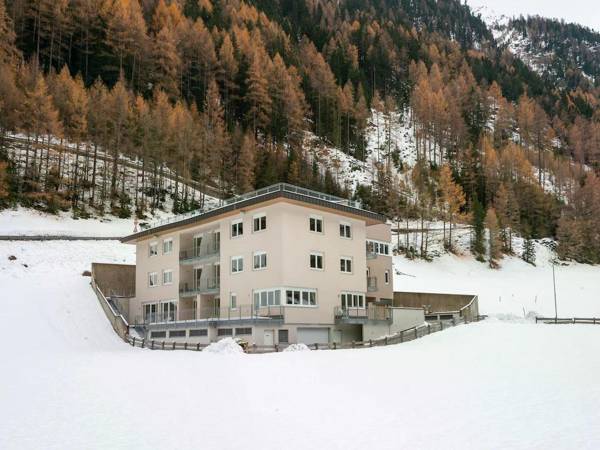 Apartment in Zwieselstein (Sölden) with balcony 2 bedrooms and 2 showers.