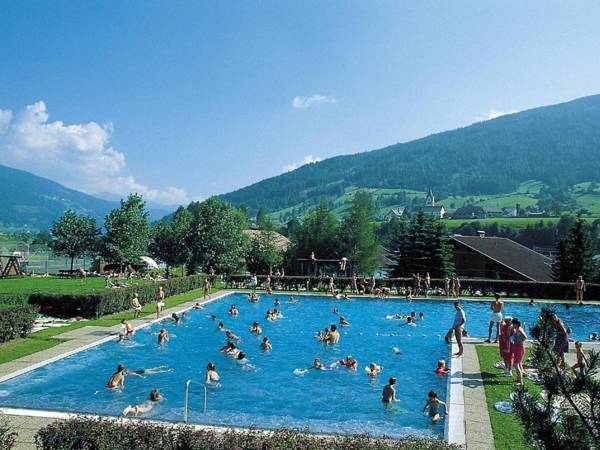 Apartment in Rennweg am Katschberg with Garden Parking