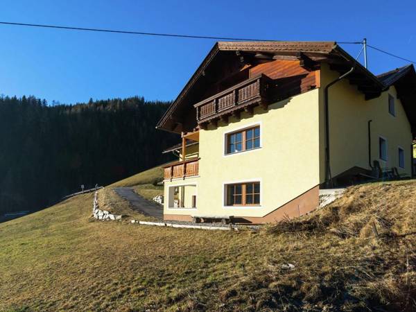 Posh Villa in Rennweg am Katschberg with Wellness and Bar