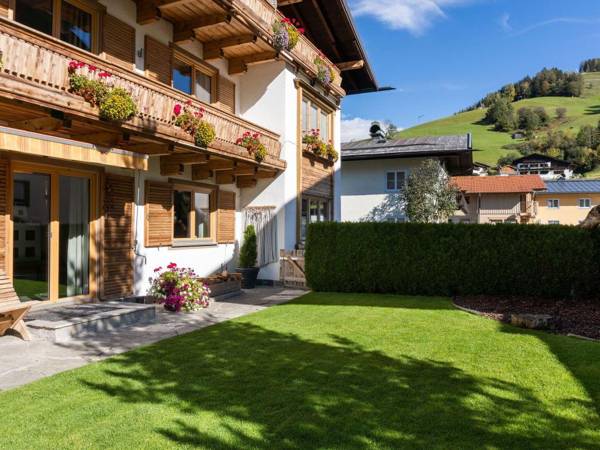 Scenic Apartment in Maria Alm near Ski Lift