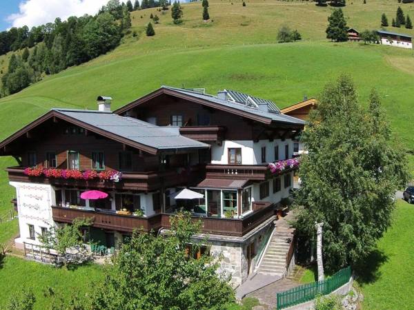 Large Apartment in Maria Alm with Terrace