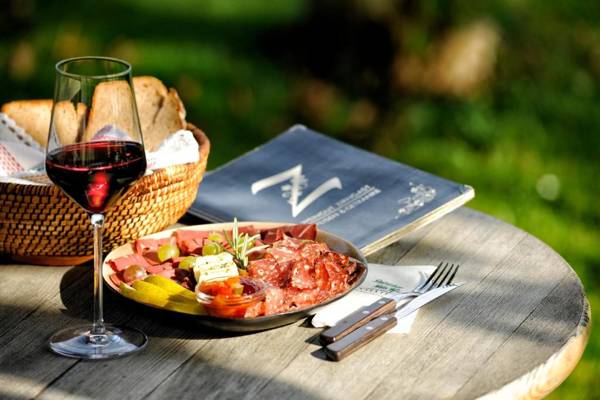 Zirngast Weingut-Buschenschank-Gästezimmer