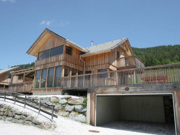 Comfy Chalet in Hohentauern with Whirlpool near City Centre