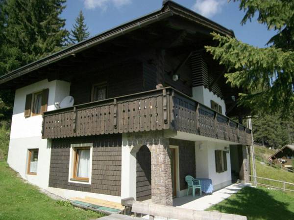 Holidayhouse in a pleasant area in Nassfeld with views of the mountains.    