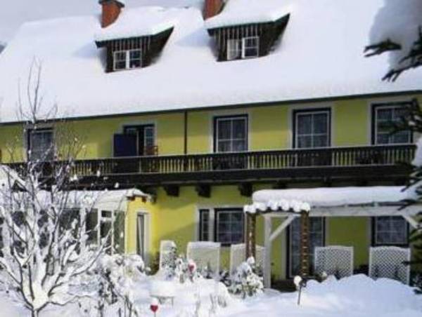 Cushy Apartment in Feld am See with Garden and Balcony