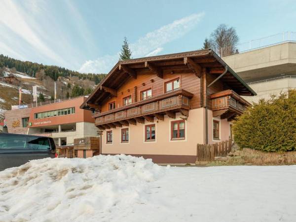 Beautiful Chalet in Dienten am Hochkönig near Forest