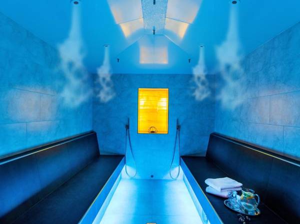 Österreichischer Hof-im Bademantel direkt in die Alpentherme