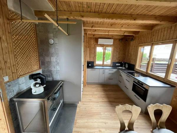 Wooden Holiday Home in Pill with Terrace