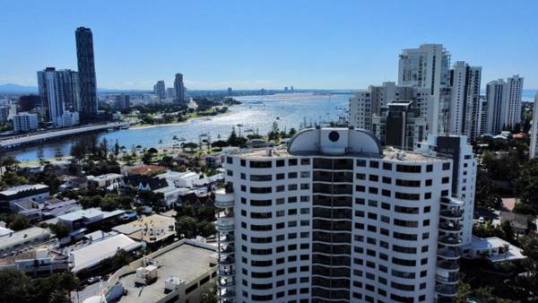 Meriton On Main Beach