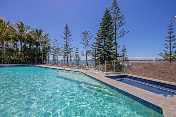 Silvershore Apartments on the Broadwater