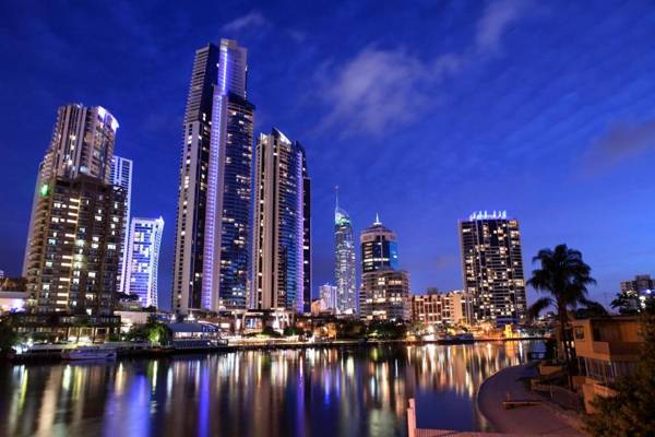 Holiday Holiday Circle On Cavill Apartments