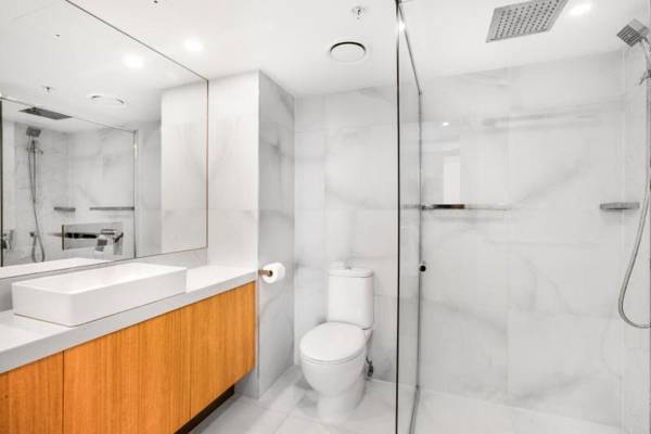 Chevron Renaissance 2 Bed Apartment by Vaun