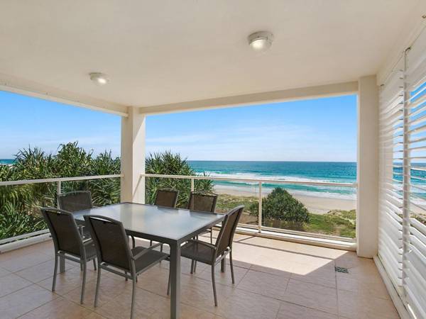 Solaya Unit 6 - Absolute beachfront apartment in Tugun Gold Coast