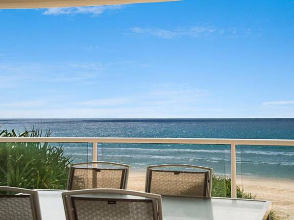 Solaya Unit 6 - Absolute beachfront apartment in Tugun Gold Coast