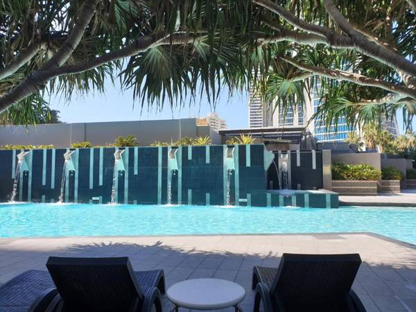 Sealuxe - Central Surfer Paradise - Spacious Ocean View King Spa Apartment