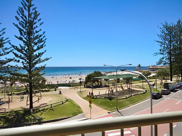 Kingston Court unit 11 - Beachfront unit easy walk to clubs cafes and restaurants