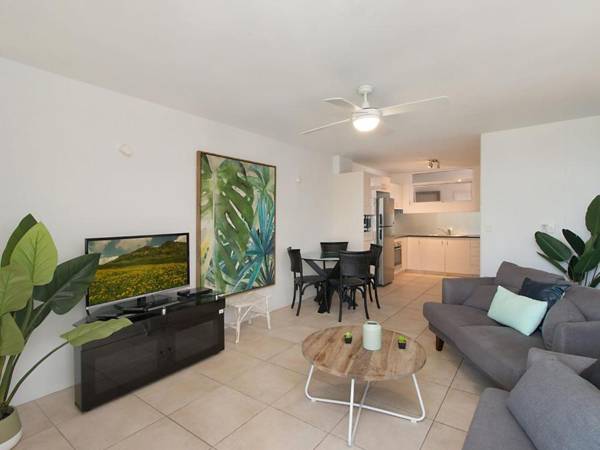 Rainbow Pacific Unit 20 - Beachfront unit Rainbow Bay Coolangatta Southern Gold Coast