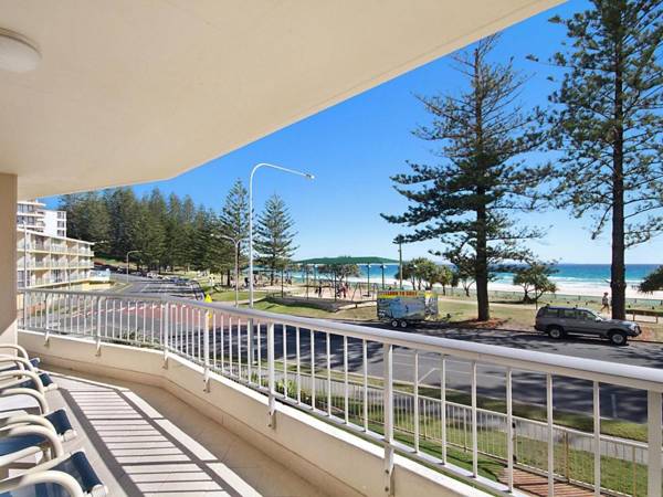 Rainbow Place unit 5 - Beachfront apartment in Rainbow Bay Coolangatta Southern Gold Coast