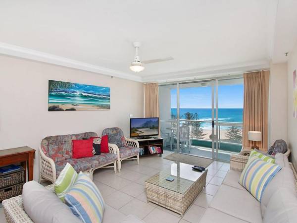 Ocean Plaza Unit 835 - Beachfront in Central Coolangatta