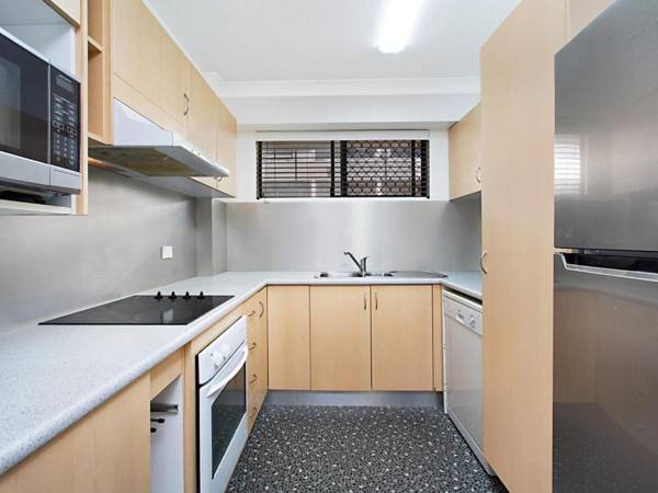 Cobden Court Unit 2 - Airconditioned unit in a beachside position Rainbow Bay