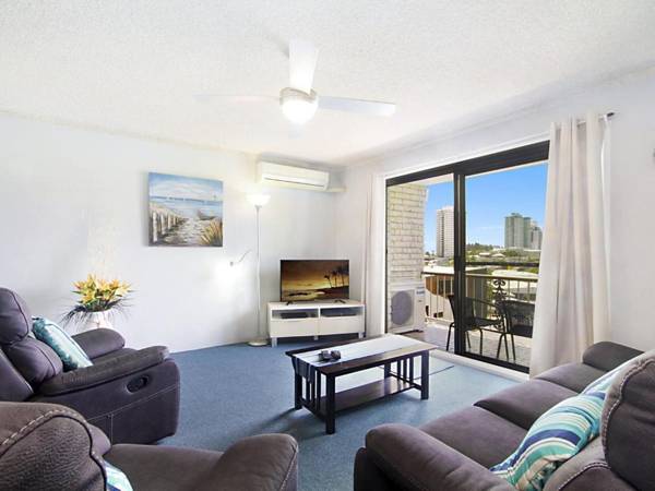 Skyline Unit 12 - Central location overlooking Coolangatta