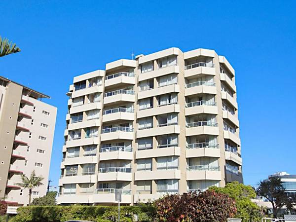 Kooringal Unit 15 - Across the Road from Twin Towns Services Club