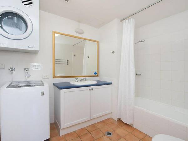 Calypso Plaza Resort Unit 146 - Central Coolangatta Beachfront location