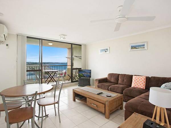 Kirra Gardens Unit 30 - Beachfront in Kirra with views to Surfers Paradise
