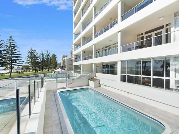 Rainbow Pacific Unit 15 - Great value 2 bedroom beachfront unit in Rainbow Bay Coolangatta
