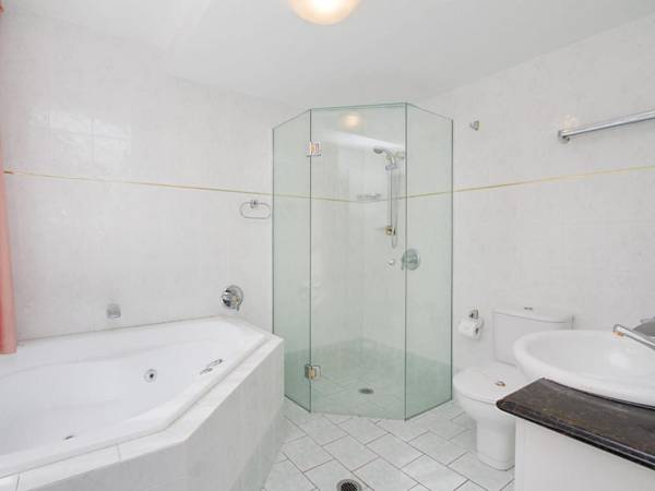 Classique Unit 3 - Well appointed unit in a security building